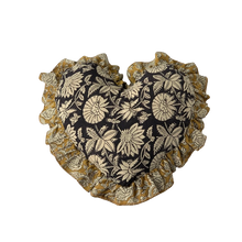 Load image into Gallery viewer, Cushion Botanical Heart
